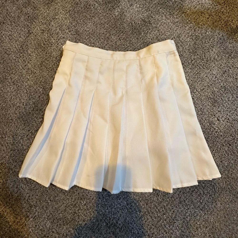 White pleated tennis skirt